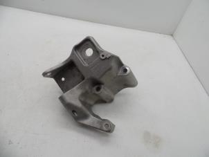 Gebruikte Motorsteun Volvo V60 Cross Country I (FZ) 2.0 D4 16V Prijs € 40,00 Margeregeling aangeboden door Auto Demontage Elferink B.V.