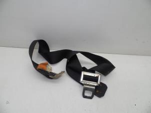 Gebruikte Veiligheidsgordel midden-achter Saab 99 2.0 GL Prijs € 25,00 Margeregeling aangeboden door Auto Demontage Elferink B.V.