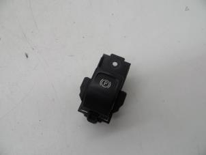 Gebruikte Schakelaar handrem Opel Insignia 1.8 16V Ecotec Prijs € 25,00 Margeregeling aangeboden door Auto Demontage Elferink B.V.