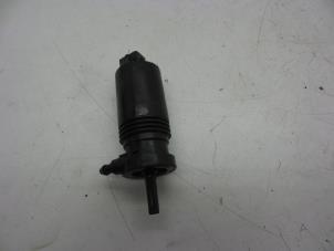 Gebruikte Ruitensproeierpomp voor Volvo XC90 I 2.4 D5 20V Prijs € 25,00 Margeregeling aangeboden door Auto Demontage Elferink B.V.