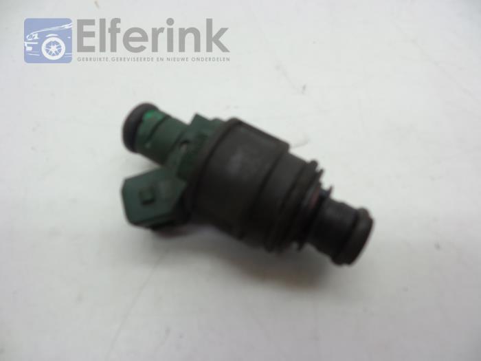 Injector (petrol injection) Volvo V40