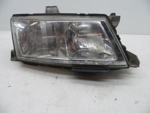 Gebruikte Koplamp rechts Saab 9-5 (YS3E) 2.0t 16V Prijs € 45,00 Margeregeling aangeboden door Auto Demontage Elferink B.V.