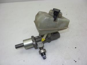 Gebruikte Hoofdremcilinder Volvo V70 (GW/LW/LZ) 2.5 10V Prijs € 50,00 Margeregeling aangeboden door Auto Demontage Elferink B.V.