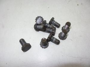 Gebruikte Bouten set Volvo XC90 I 2.9 T6 24V Prijs € 25,00 Margeregeling aangeboden door Auto Demontage Elferink B.V.