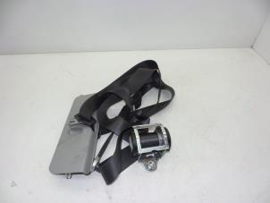 Gebruikte Veiligheidsgordel rechts-voor Opel Corsa D 1.2 16V Prijs € 50,00 Margeregeling aangeboden door Auto Demontage Elferink B.V.