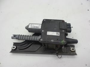 Gebruikte Handrem motor Opel Insignia 1.8 16V Ecotec Prijs € 175,00 Margeregeling aangeboden door Auto Demontage Elferink B.V.