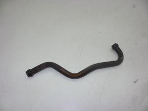 Gebruikte Oliedruk Leiding Saab 9-3 I (YS3D) 2.0t 16V Prijs € 25,00 Margeregeling aangeboden door Auto Demontage Elferink B.V.