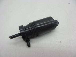 Gebruikte Ruitensproeierpomp voor Volvo V70 (BW) 1.6 T4 16V Prijs € 25,00 Margeregeling aangeboden door Auto Demontage Elferink B.V.