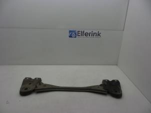 Gebruikte Steun (diversen) Volvo V70 (BW) 2.5 T Turbo 20V Flexifuel Prijs € 75,00 Margeregeling aangeboden door Auto Demontage Elferink B.V.