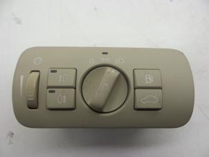 Gebruikte Licht Schakelaar Volvo XC60 I (DZ) 2.4 D5 20V AWD Prijs € 40,00 Margeregeling aangeboden door Auto Demontage Elferink B.V.