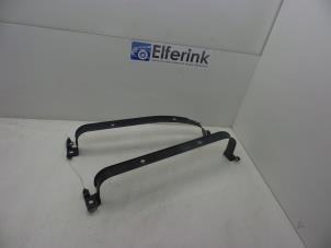 Gebruikte Tank Band Volvo XC60 I (DZ) 2.4 D5 20V AWD Prijs € 50,00 Margeregeling aangeboden door Auto Demontage Elferink B.V.