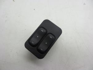 Gebruikte Raam schakelaar elektrisch Opel Zafira (F75) 2.2 16V Prijs € 25,00 Margeregeling aangeboden door Auto Demontage Elferink B.V.