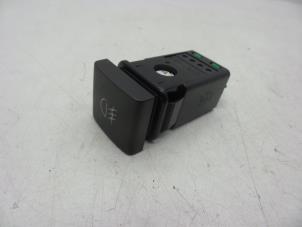 Gebruikte Schakelaar Mistlamp Saab 9-5 Estate (YS3E) 1.9 TiD 16V Prijs € 25,00 Margeregeling aangeboden door Auto Demontage Elferink B.V.
