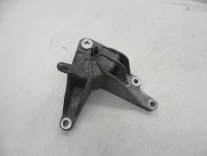 Gebruikte Motorrubber Opel Astra J (PC6/PD6/PE6/PF6) 1.6 16V Prijs € 25,00 Margeregeling aangeboden door Auto Demontage Elferink B.V.