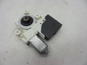 Gebruikte Motor electrisch raam Volvo V50 (MW) 1.8 16V Prijs € 50,00 Margeregeling aangeboden door Auto Demontage Elferink B.V.