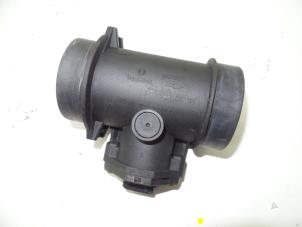 Gebruikte Luchtmassameter Saab 900 II (YS3D) 2.3 S,SE 16V Prijs € 75,00 Margeregeling aangeboden door Auto Demontage Elferink B.V.