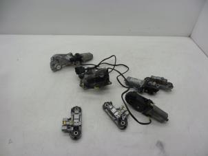 Gebruikte Stoelverstelling motor Saab 9-5 (YS3E) 2.3t 16V Prijs € 100,00 Margeregeling aangeboden door Auto Demontage Elferink B.V.