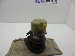 Gebruikte Servopomp Opel Combo (Corsa C) 1.7 DTI 16V Prijs € 75,00 Margeregeling aangeboden door Auto Demontage Elferink B.V.