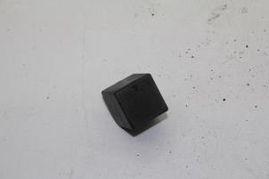 Gebruikte Relais Saab 900 I 2.0 i Prijs € 25,00 Margeregeling aangeboden door Auto Demontage Elferink B.V.