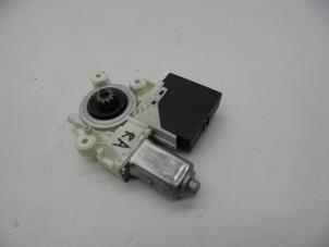 Gebruikte Motor electrisch raam Volvo V50 (MW) 1.6 D 16V Prijs € 40,00 Margeregeling aangeboden door Auto Demontage Elferink B.V.