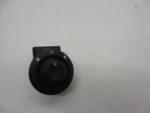 Gebruikte Spiegel Schakelaar Opel Movano Combi 2.3 CDTi 16V Prijs € 25,00 Margeregeling aangeboden door Auto Demontage Elferink B.V.