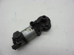 Gebruikte Stoelmotor Saab 9-3 II Sport Sedan (YS3F) 1.8t 16V Prijs € 50,00 Margeregeling aangeboden door Auto Demontage Elferink B.V.