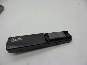 Gebruikte Raam schakelaar elektrisch Saab 9-3 II (YS3F) 1.8t 16V Prijs € 40,00 Margeregeling aangeboden door Auto Demontage Elferink B.V.