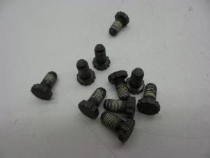 Gebruikte Bouten set Volvo XC60 I (DZ) 2.4 D4 20V AWD Prijs € 25,00 Margeregeling aangeboden door Auto Demontage Elferink B.V.