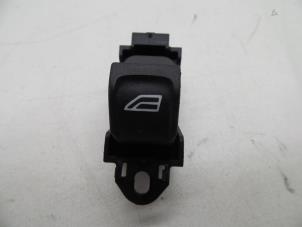 Gebruikte Raam schakelaar elektrisch Volvo S80 (AR/AS) 2.4 D5 20V 180 Prijs € 25,00 Margeregeling aangeboden door Auto Demontage Elferink B.V.