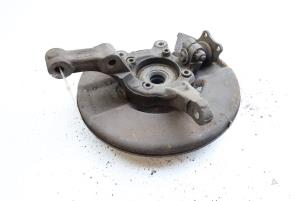 Gebruikte Fusee links-voor Saab 9000 CS 2.0i 16V CS,CSE Prijs € 65,00 Margeregeling aangeboden door Auto Demontage Elferink B.V.