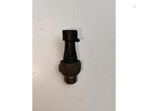 Gebruikte Oliedruk Schakelaar Saab 9-5 (YS3E) 1.9 TiD 16V Prijs € 25,00 Margeregeling aangeboden door Auto Demontage Elferink B.V.
