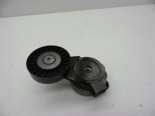 Gebruikte Spanrol Multiriem Saab 9-5 (YS3E) 2.3 Turbo 16V Aero TS Prijs € 25,00 Margeregeling aangeboden door Auto Demontage Elferink B.V.