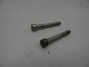 Gebruikte Bouten set Saab 9-5 (YS3E) 2.3 Turbo 16V Aero TS Prijs € 25,00 Margeregeling aangeboden door Auto Demontage Elferink B.V.