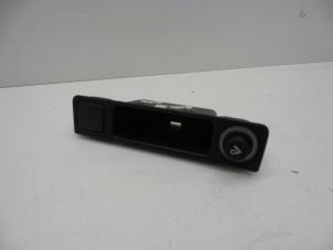 Gebruikte Middenconsoles Saab 9-5 (YS3E) 2.3 Turbo 16V Aero TS Prijs € 25,00 Margeregeling aangeboden door Auto Demontage Elferink B.V.