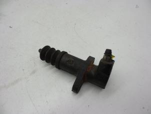 Gebruikte Koppeling Hulp Cilinder Volvo S40 (VS) 1.8 16V Prijs € 25,00 Margeregeling aangeboden door Auto Demontage Elferink B.V.