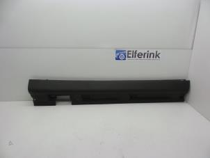 Gebruikte Dorpel links Saab 9-3 Prijs € 25,00 Margeregeling aangeboden door Auto Demontage Elferink B.V.