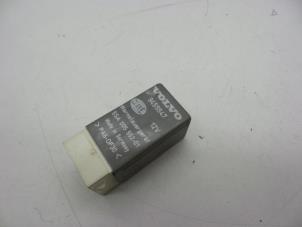 Gebruikte Relais Volvo V70 (GW/LW/LZ) 2.5 10V Prijs € 25,00 Margeregeling aangeboden door Auto Demontage Elferink B.V.