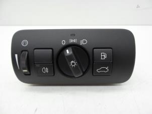 Gebruikte Licht Schakelaar Volvo XC60 I (DZ) 2.4 D3 20V Prijs € 25,00 Margeregeling aangeboden door Auto Demontage Elferink B.V.