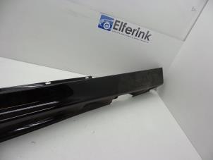 Gebruikte Dorpel links Saab 9-3 Prijs € 75,00 Margeregeling aangeboden door Auto Demontage Elferink B.V.