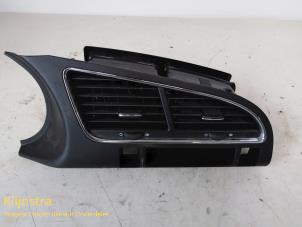 Gebruikte Luchtrooster Dashboard Peugeot 3008 Prijs € 45,00 Margeregeling aangeboden door Fa. Klijnstra & Zn. VOF