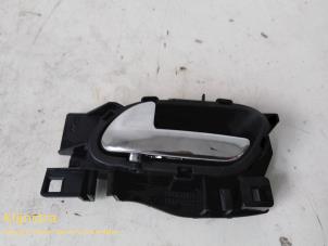 Gebruikte Portiergreep 4Deurs links-voor Peugeot 3008 Prijs € 26,00 Margeregeling aangeboden door Fa. Klijnstra & Zn. VOF