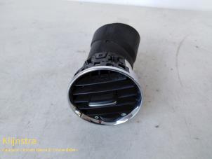 Gebruikte Luchtrooster Dashboard Peugeot 3008 Prijs op aanvraag aangeboden door Fa. Klijnstra & Zn. VOF