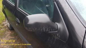 Gebruikte Buitenspiegel rechts Renault Clio II (BB/CB) 1.4 Prijs € 35,00 Margeregeling aangeboden door Fa. Klijnstra & Zn. VOF