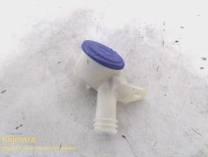 Gebruikte Ruitensproeiertank voor Peugeot 3008 Prijs op aanvraag aangeboden door Fa. Klijnstra & Zn. VOF