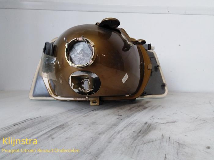 Mistlamp links-voor van een Peugeot 505 (551A)  1980