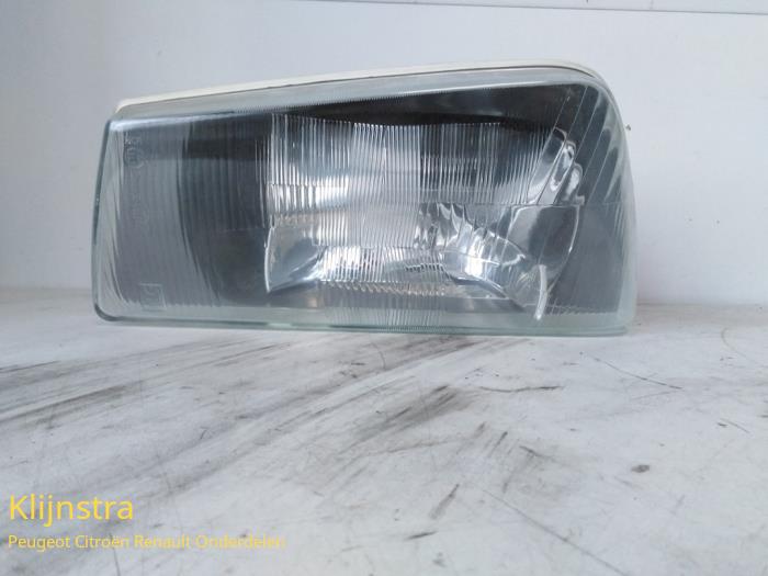 Mistlamp links-voor van een Peugeot 505 (551A)  1980