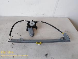 Gebruikte Ruitmechaniek 4Deurs rechts-voor Renault Megane Classic (LA) 1.6i RN,RT,Alizé Prijs op aanvraag aangeboden door Fa. Klijnstra & Zn. VOF