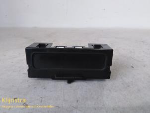 Gebruikte Display Interieur Renault Clio II (BB/CB) 1.2 16V Prijs op aanvraag aangeboden door Fa. Klijnstra & Zn. VOF
