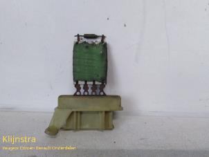 Gebruikte Kachel Weerstand Renault Master II (JD) 2.5 D T28 Prijs € 35,00 Margeregeling aangeboden door Fa. Klijnstra & Zn. VOF