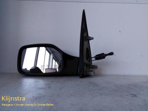 Nieuwe Spiegel Buiten links Peugeot 106 I Prijs op aanvraag aangeboden door Fa. Klijnstra & Zn. VOF